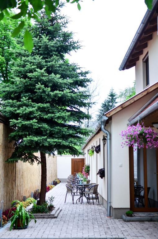 Páva Apartmanház Makó Exterior foto